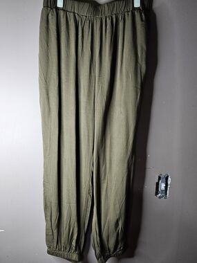 Bloomchic Women's  Elastic-Waist Olive Green Pants Size 12 Waist 14" Inseam 24"